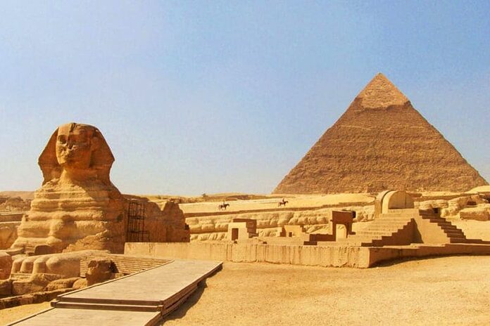 Le Sphinx & les pyramides de Gizeh en Egypte