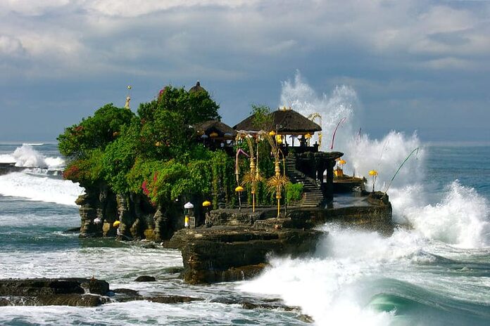 Temple de Tanah Lot à Bali en Indonésie